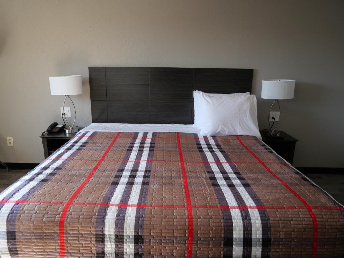 Hilltop Express Inn Ґротон Екстер'єр фото