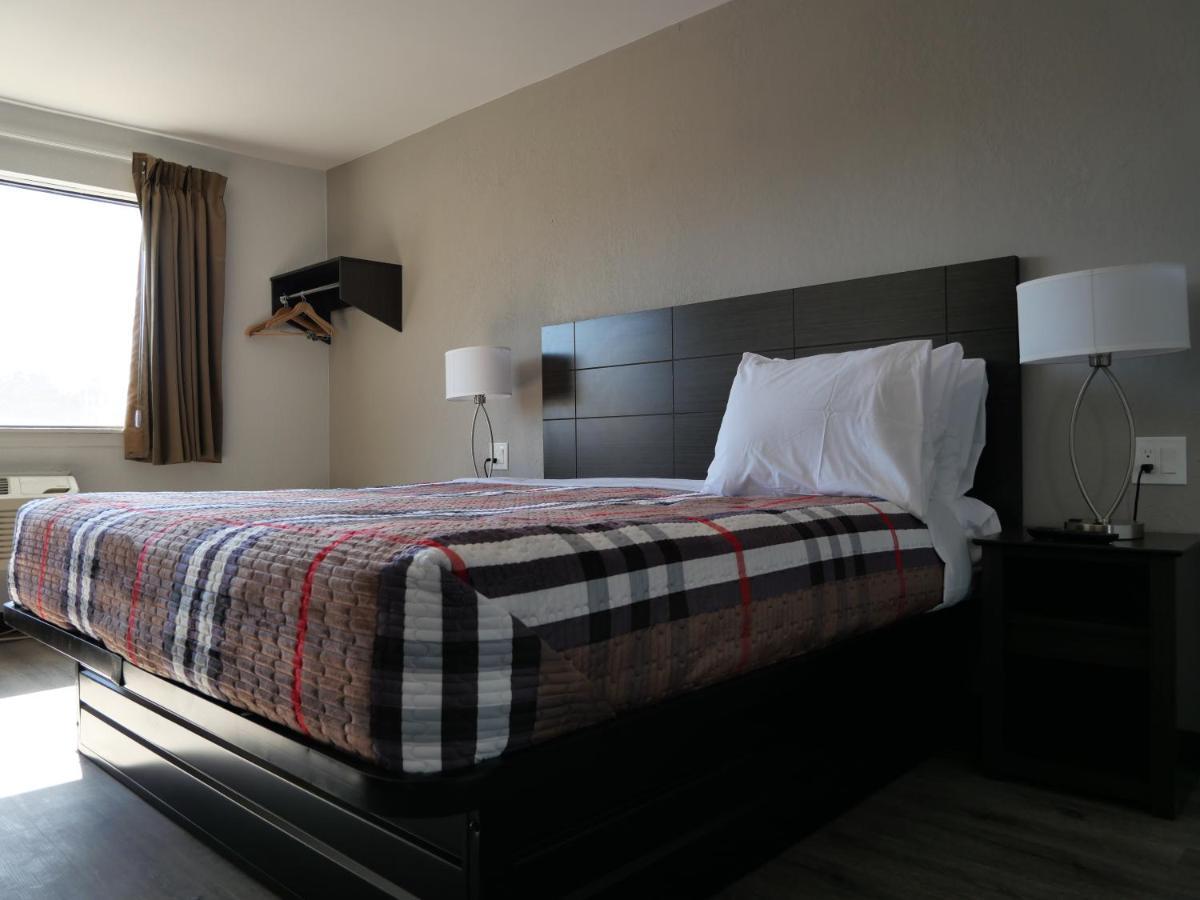 Hilltop Express Inn Ґротон Екстер'єр фото