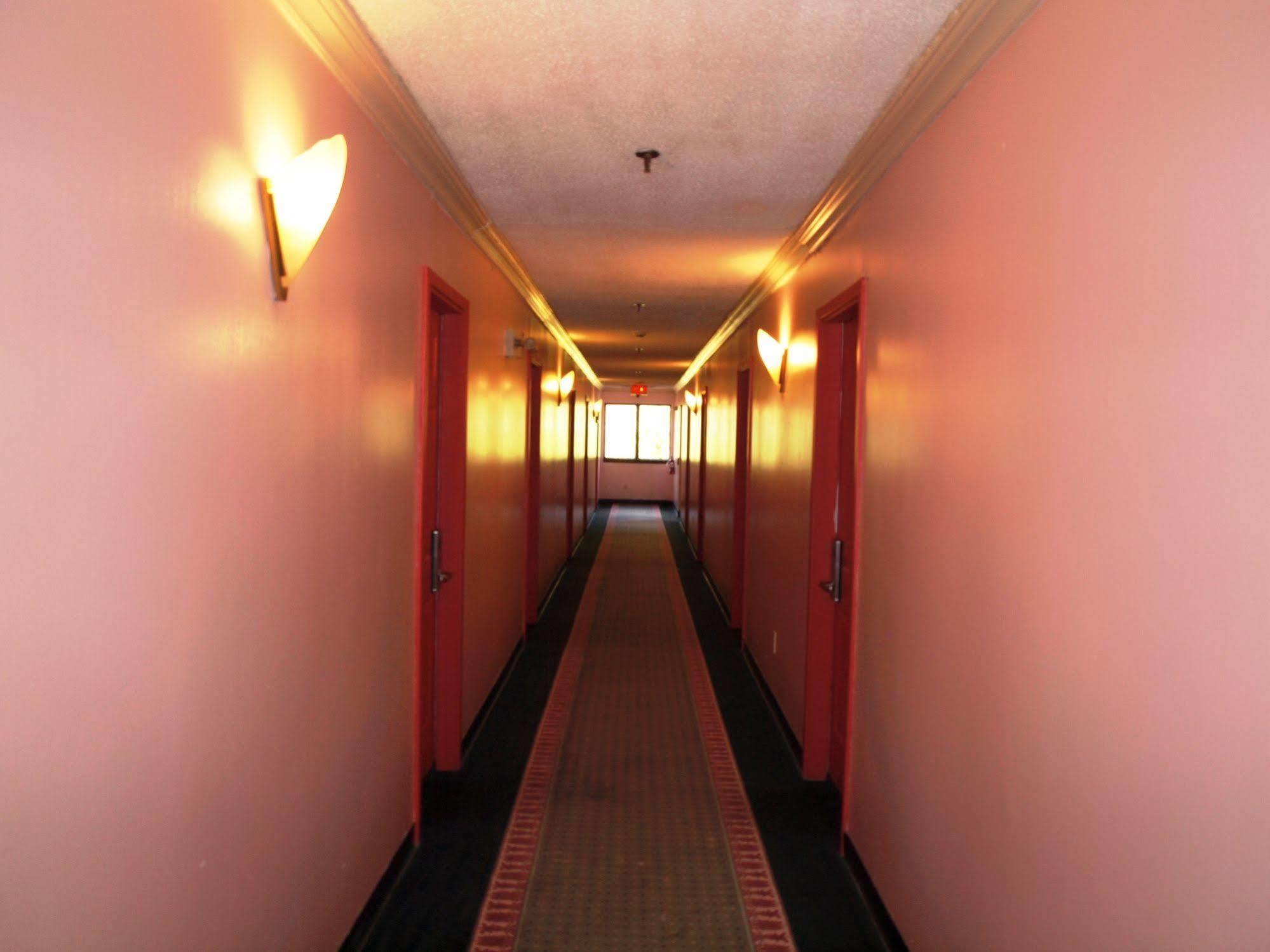 Hilltop Express Inn Ґротон Екстер'єр фото