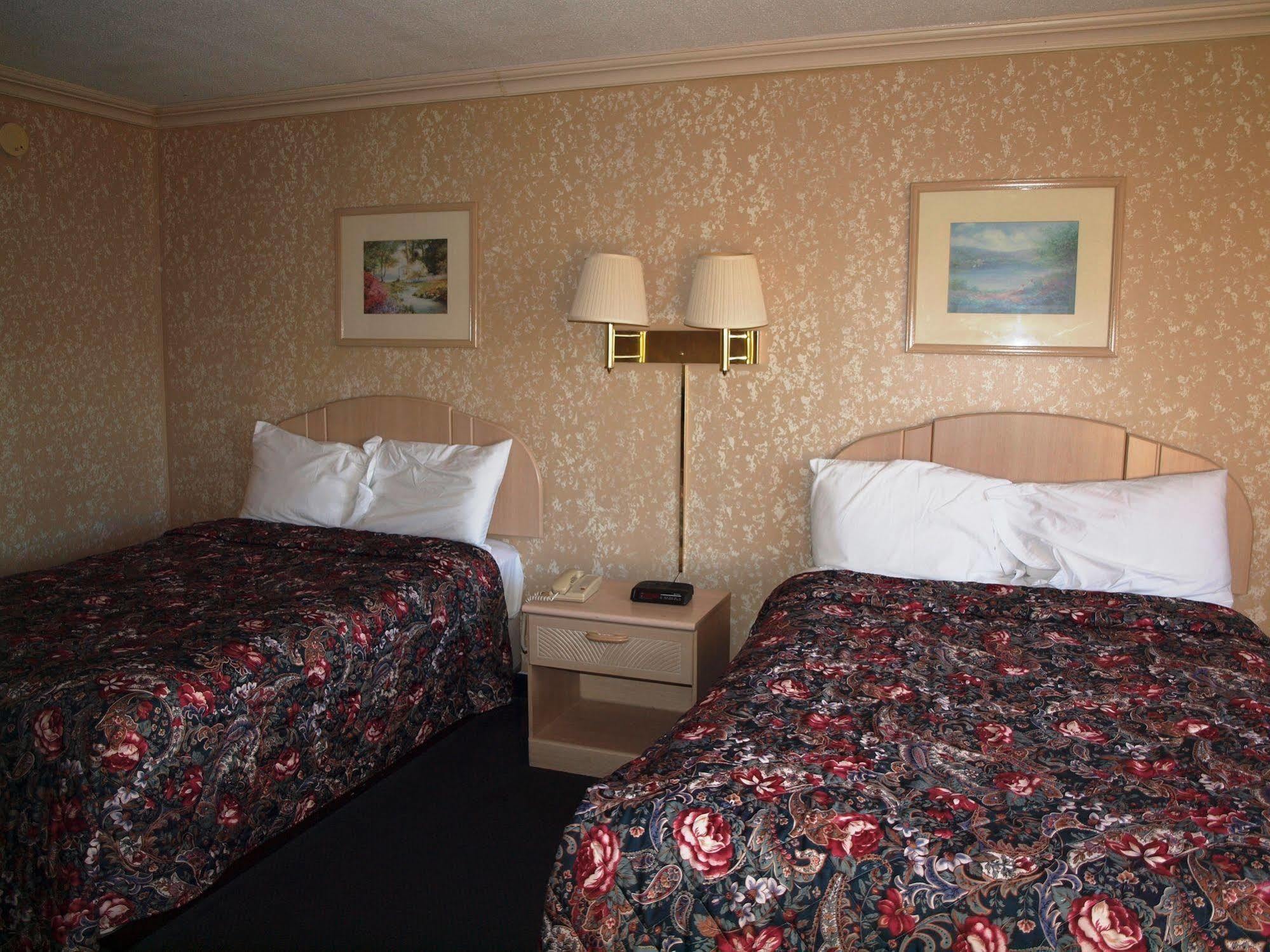 Hilltop Express Inn Ґротон Екстер'єр фото