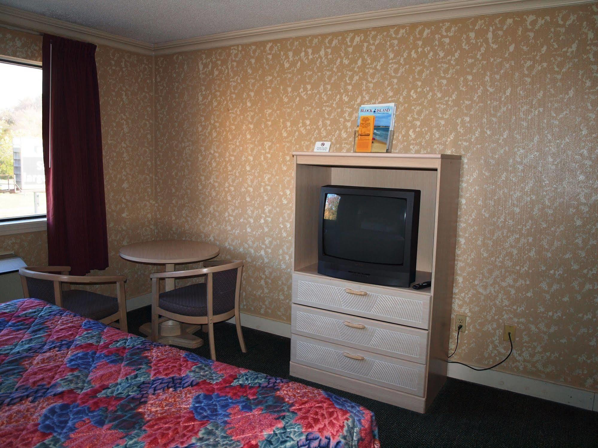 Hilltop Express Inn Ґротон Екстер'єр фото