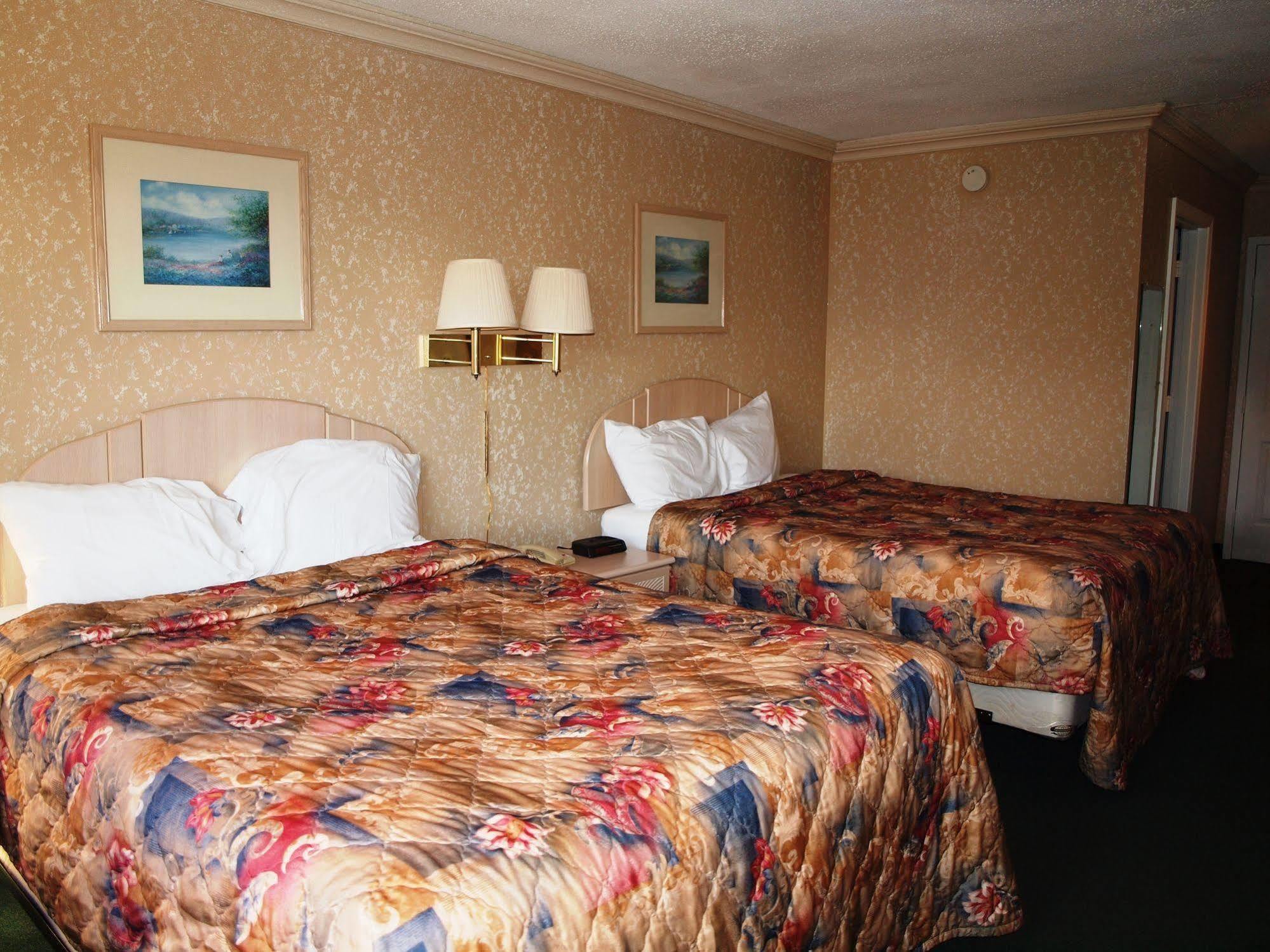 Hilltop Express Inn Ґротон Екстер'єр фото
