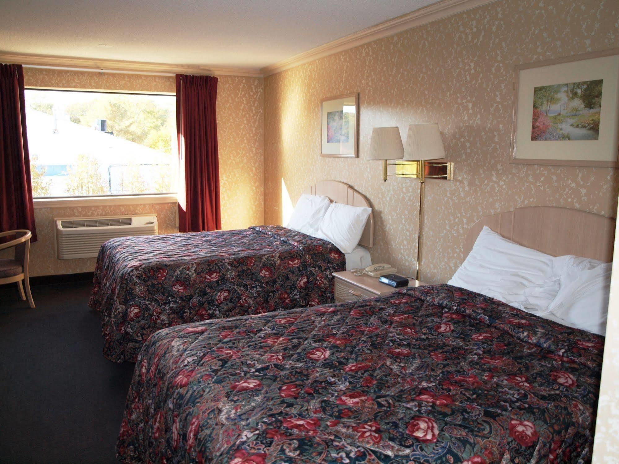 Hilltop Express Inn Ґротон Екстер'єр фото