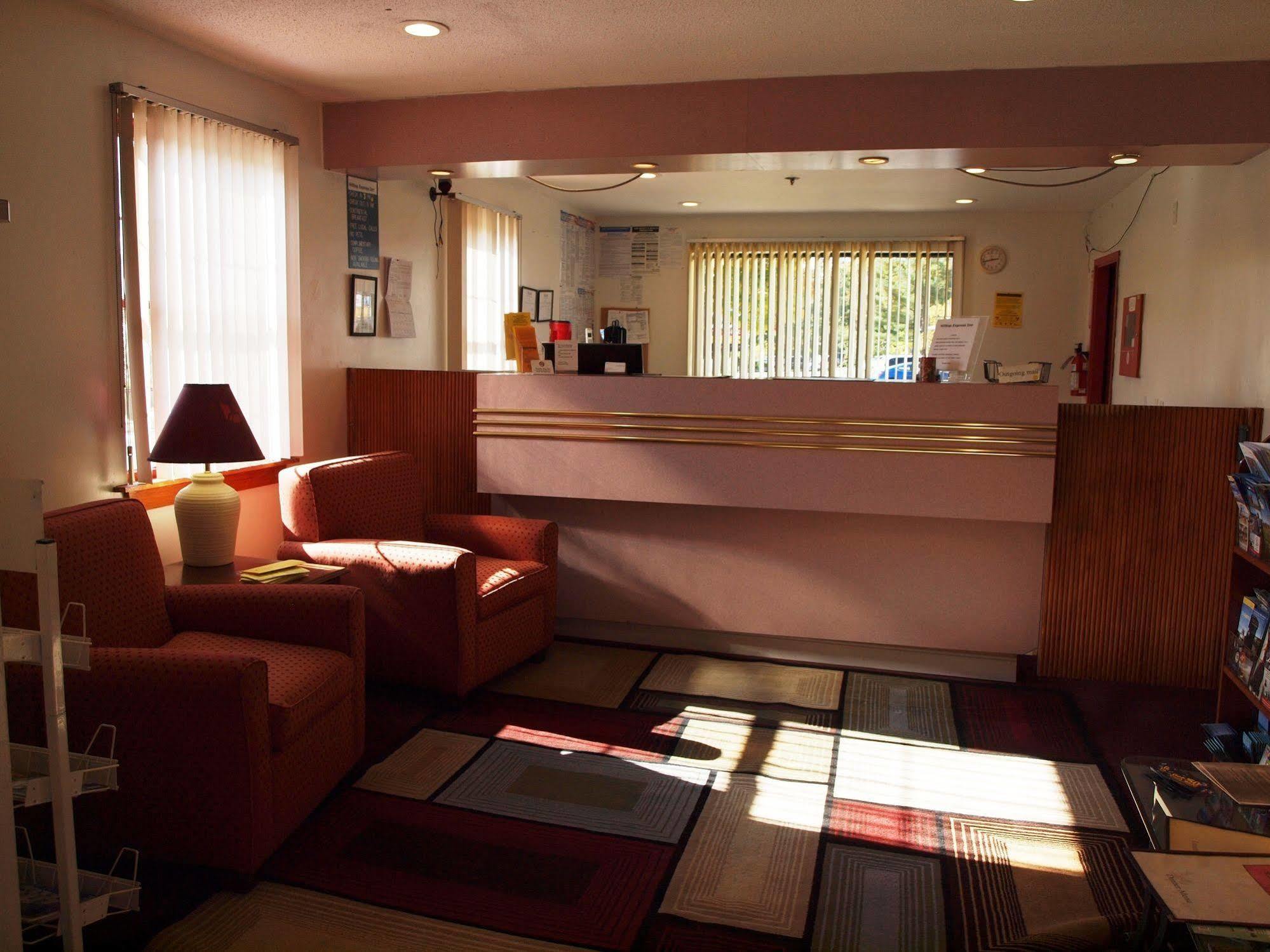 Hilltop Express Inn Ґротон Екстер'єр фото